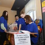 На фото волонтёрский городской пункт сбора гуманитарной помощи от населения для жителей Донбасса.