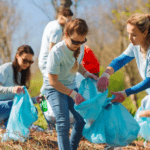 На фото экологические волонтёры наводят порядок в парках города.