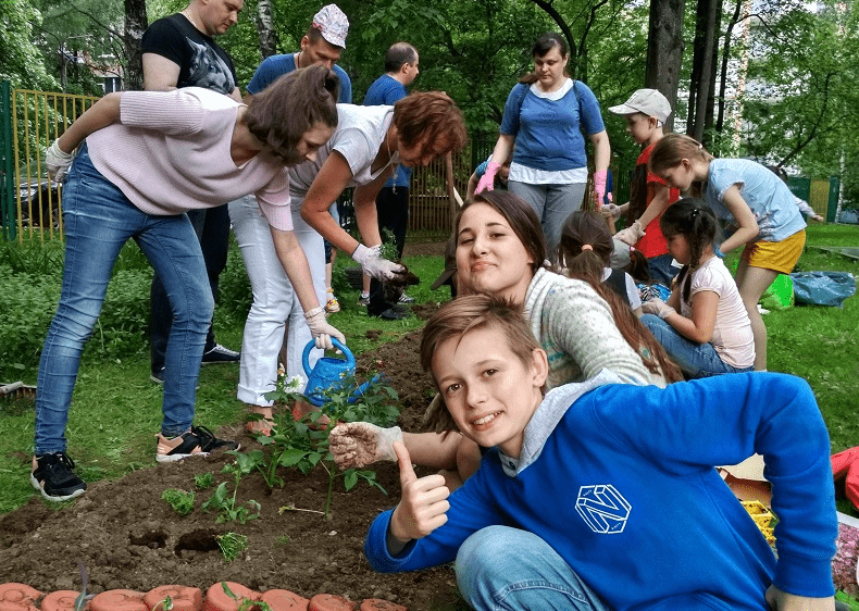 Волонтерское движение детей и подростков РФ в благотворительной работе